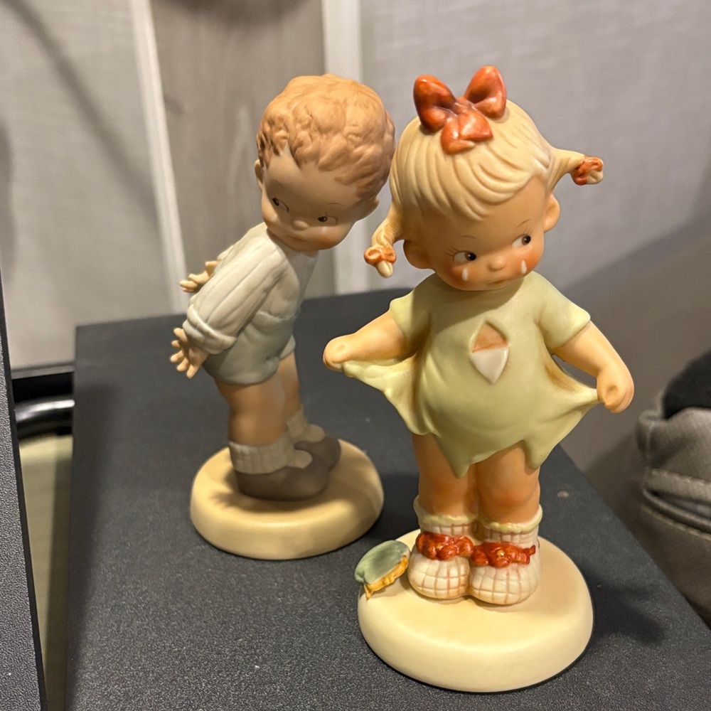 Memories of Yesterday. Boy and Girl statue